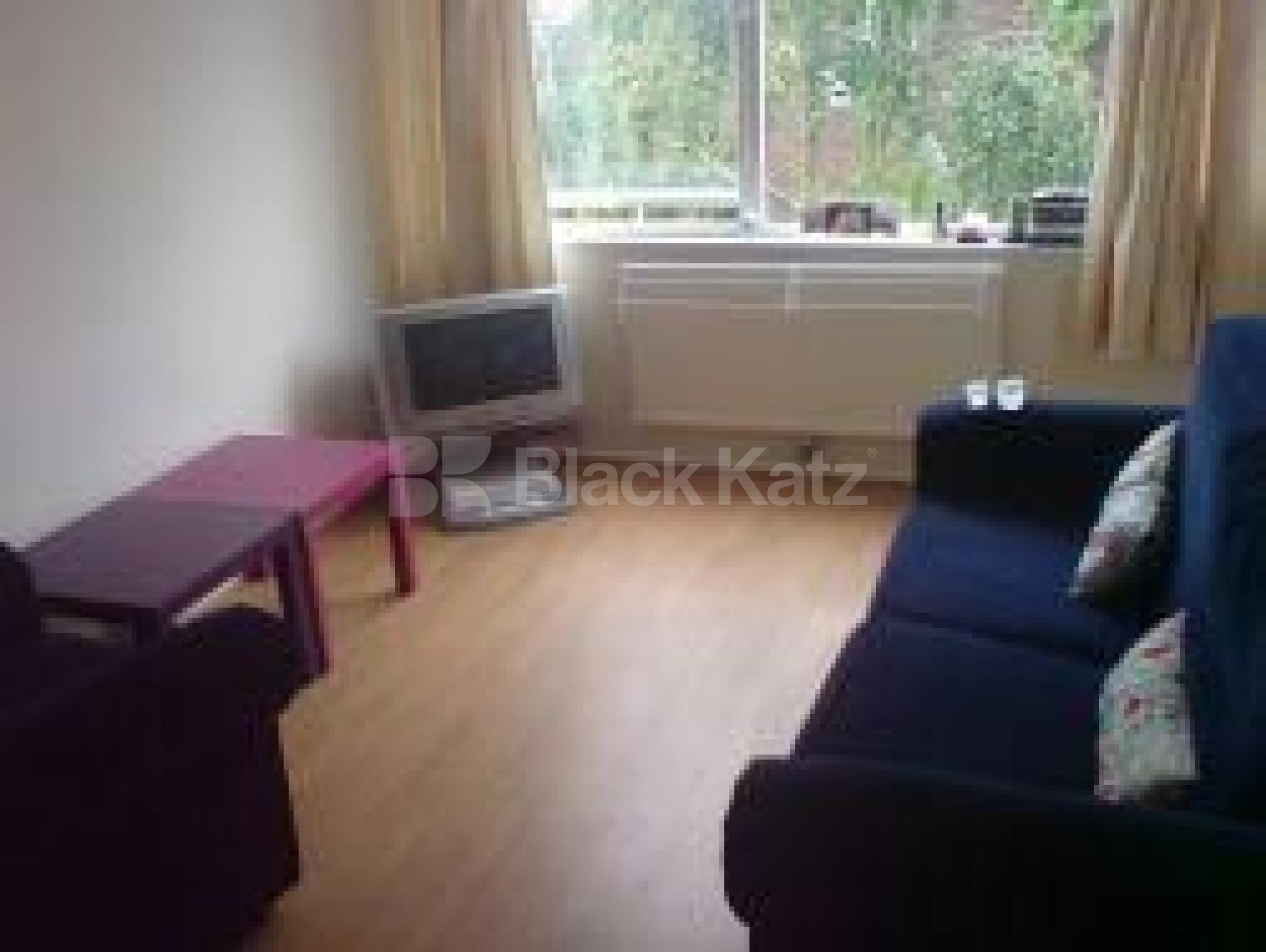 			3 Bedroom, 1 bath, 1 reception Flat			 Clarendon Walk, NOTTINGHILL W11 W11